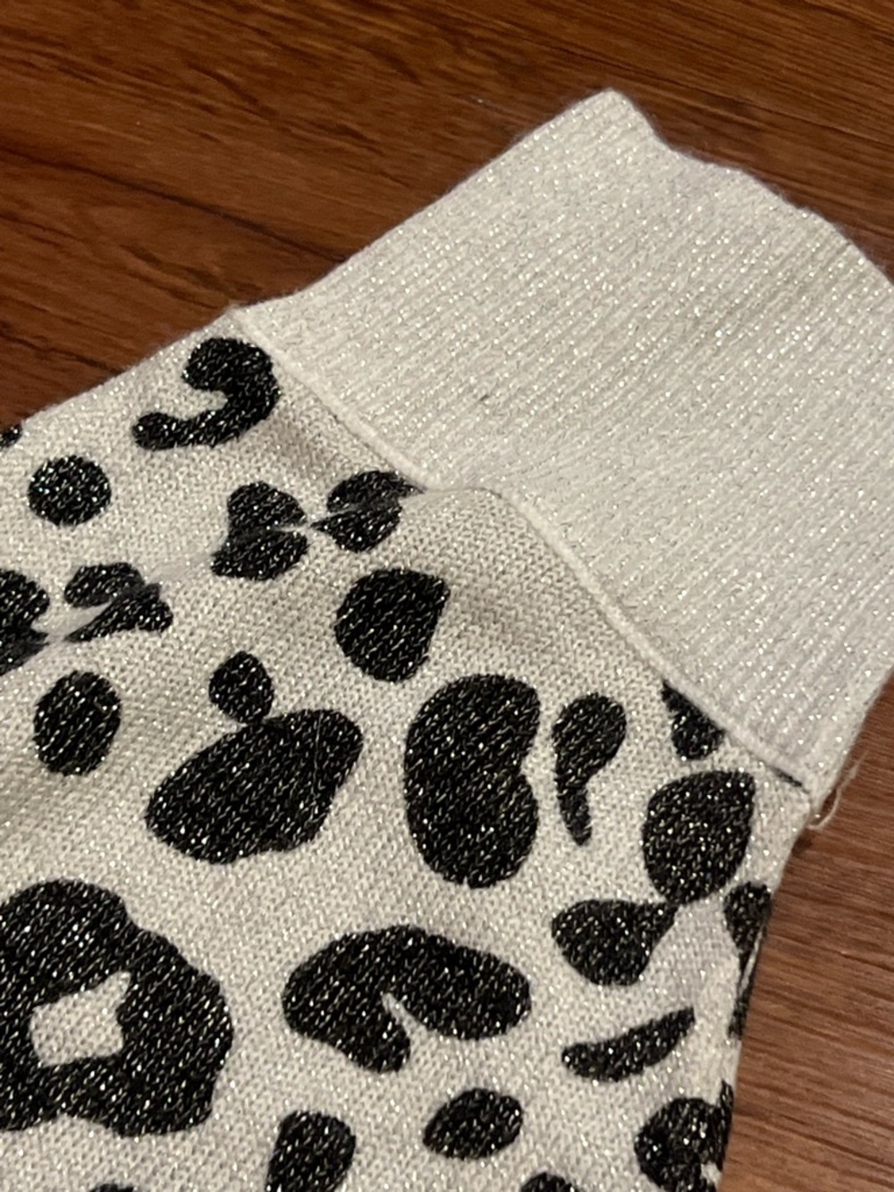 XOXO Black Leopard Print blouse with White Base  glitter women size m - Picture 9 of 10